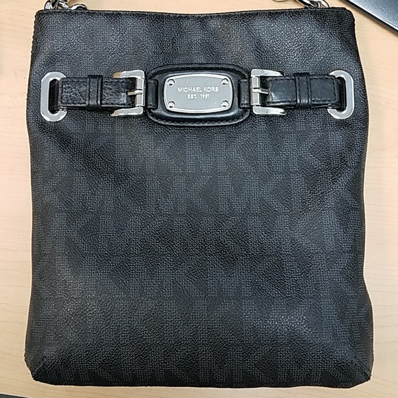 Michael Kors Handbags - SALE Michael Kors signature crossbody purse!